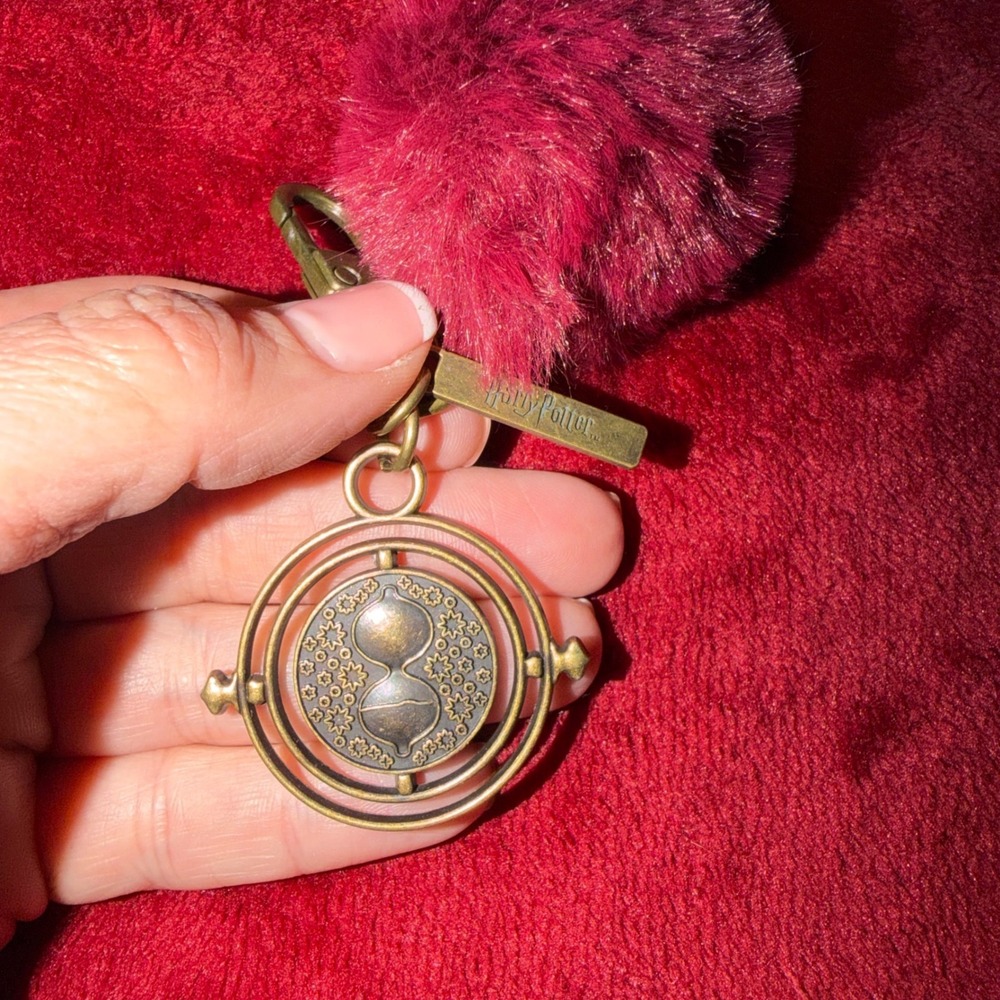 Harry Potter Time Turner Keychain‎ Burgundy Faux Fur Pom Pom Antique Bronze Tone